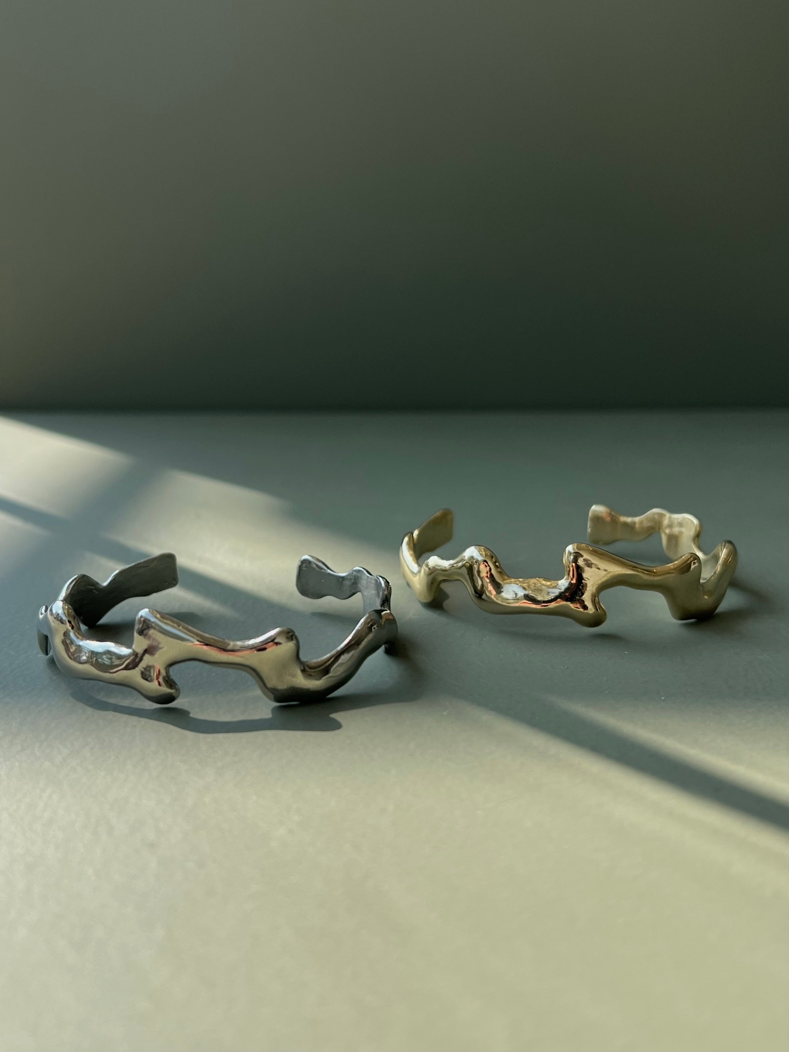 Flow bangle
