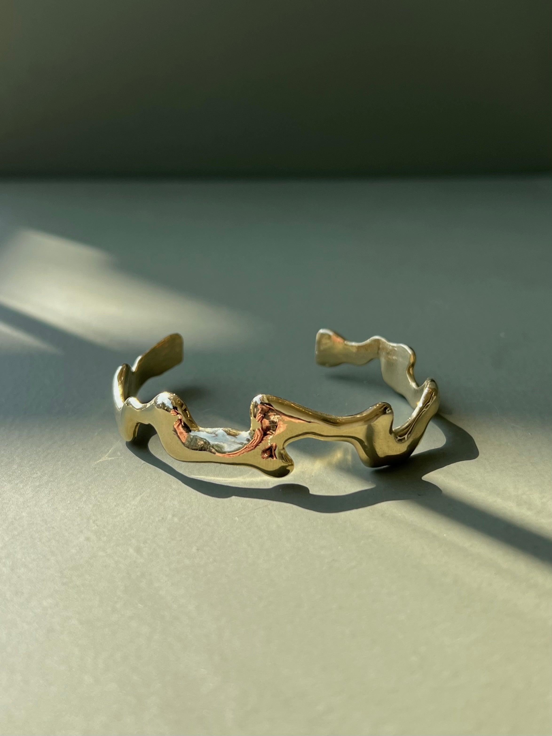 Flow bangle