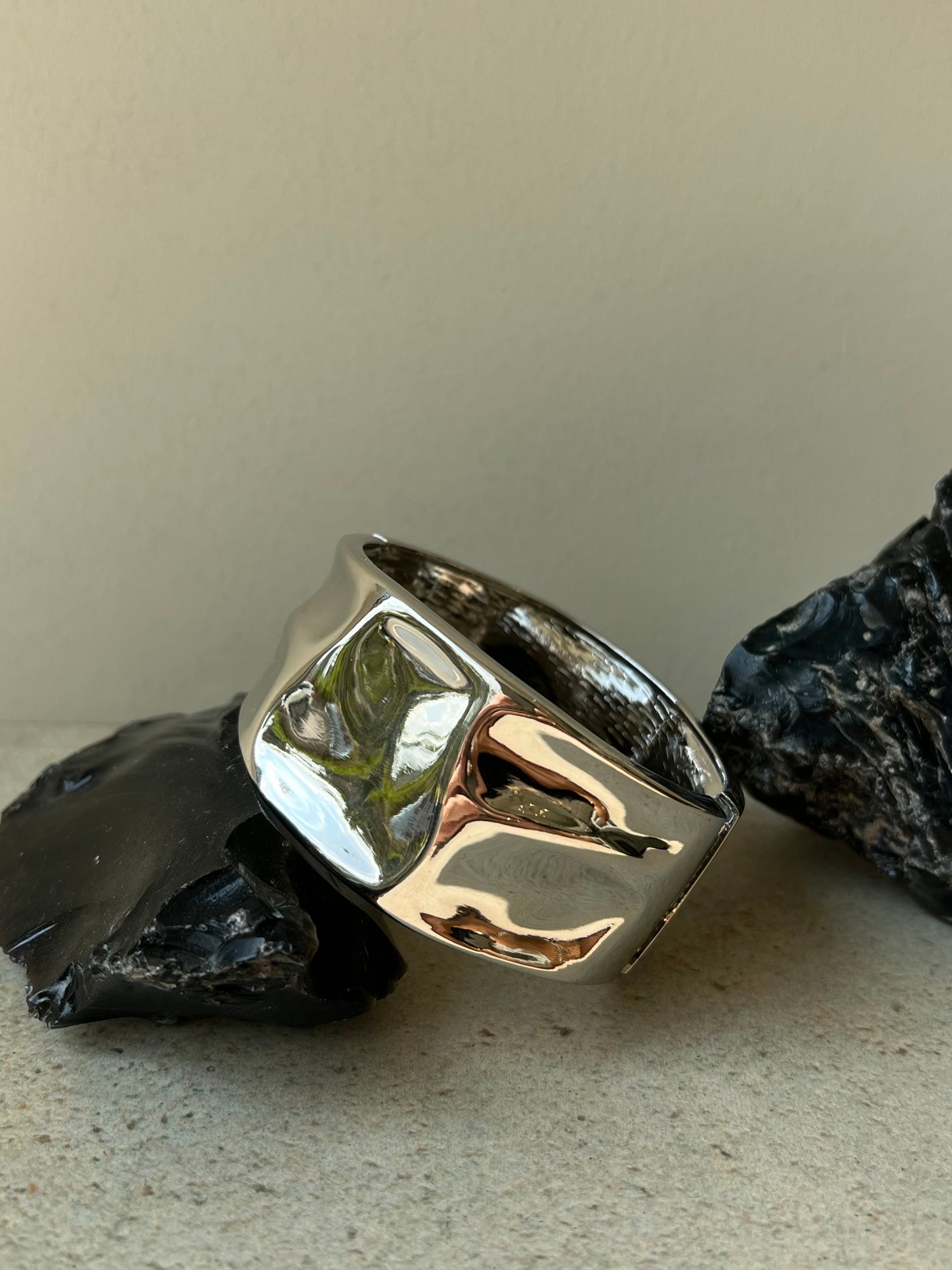 Thick wrinkled bangle