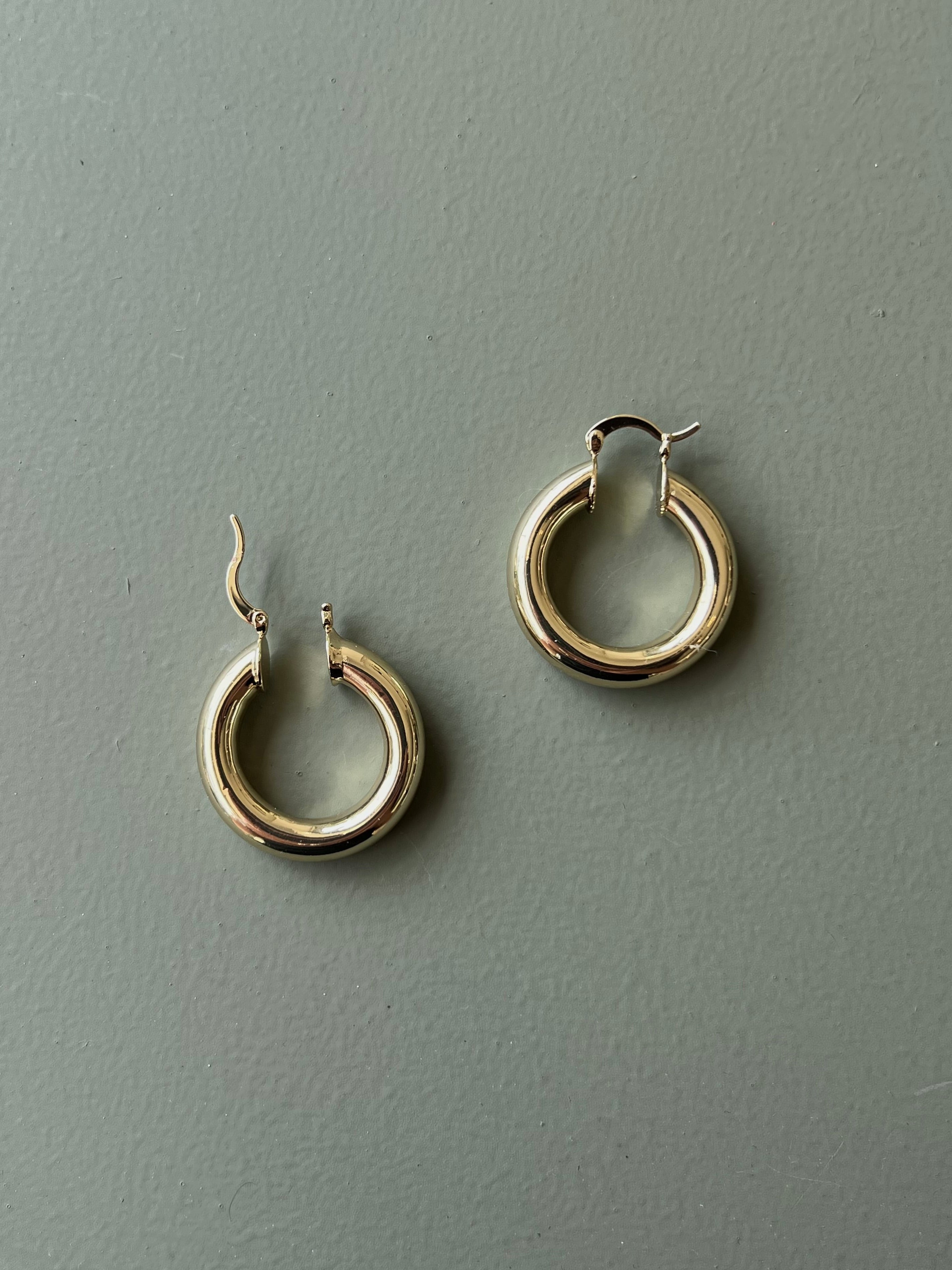 Small chunky hoops