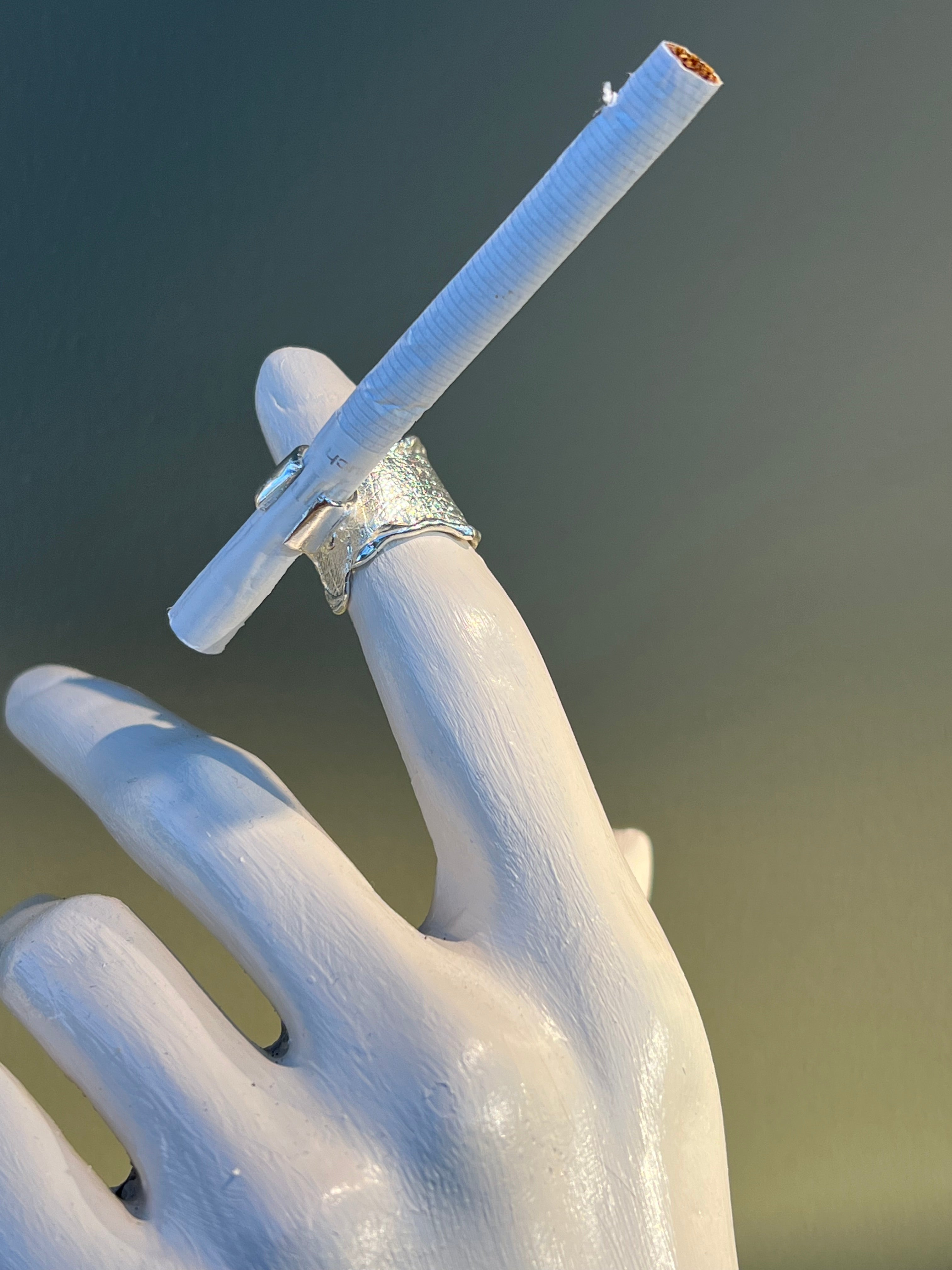 Cigarette holder ring