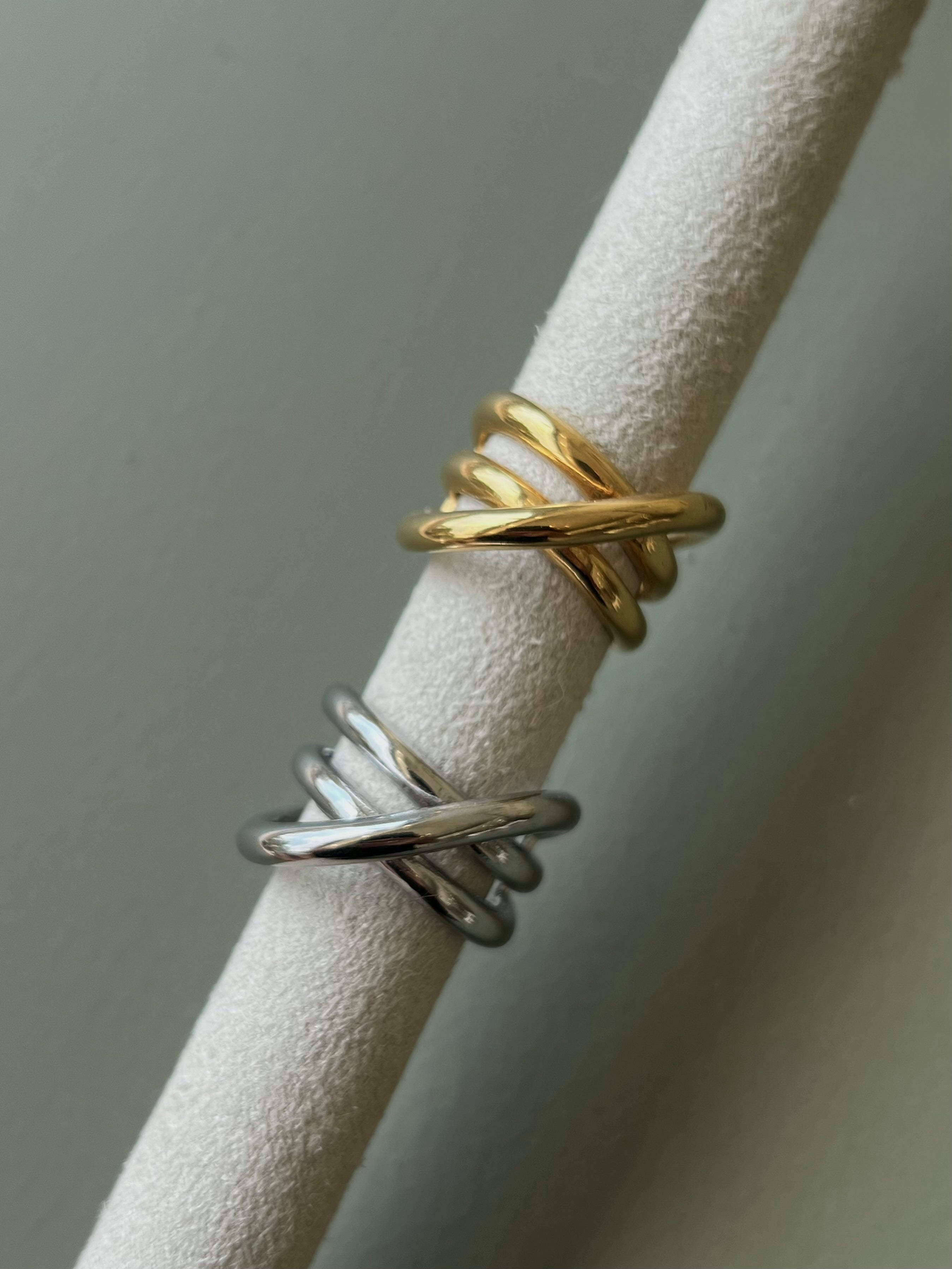 Chunky crisscross ring