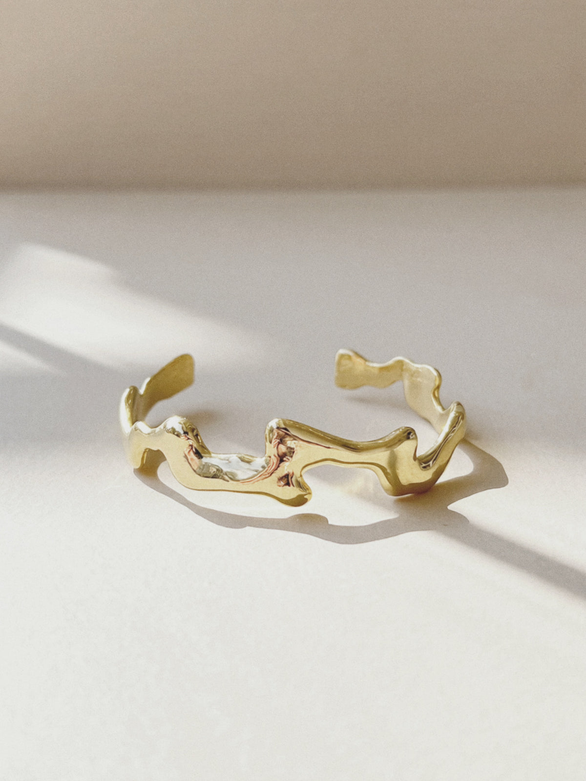 Flow bangle