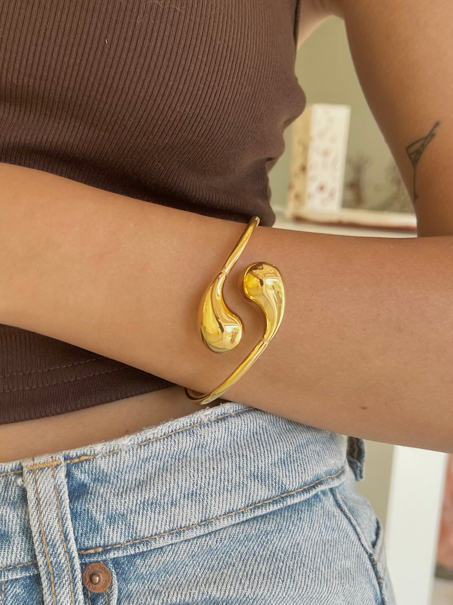 Yin & yang bangle gold