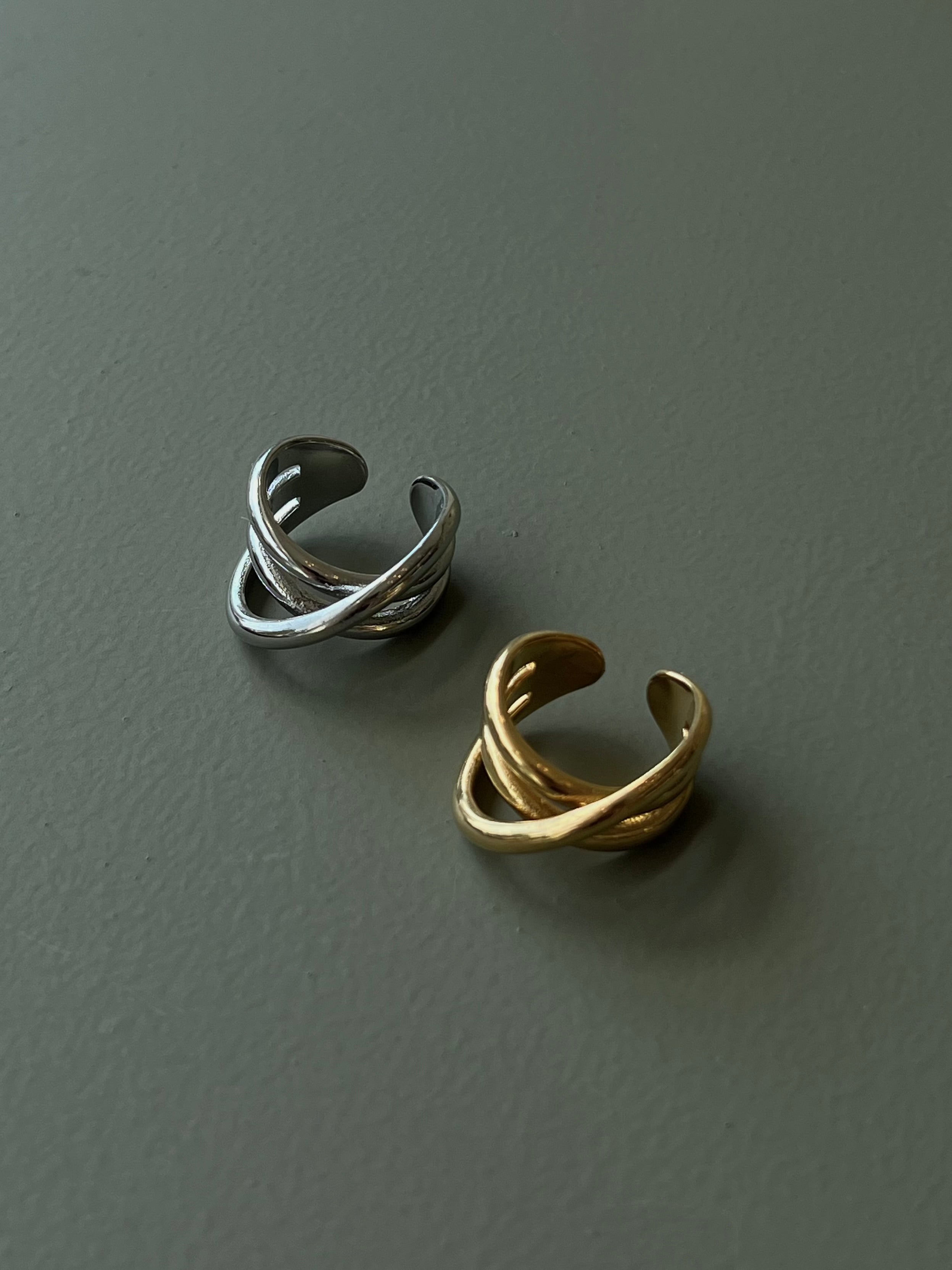 Chunky crisscross ring
