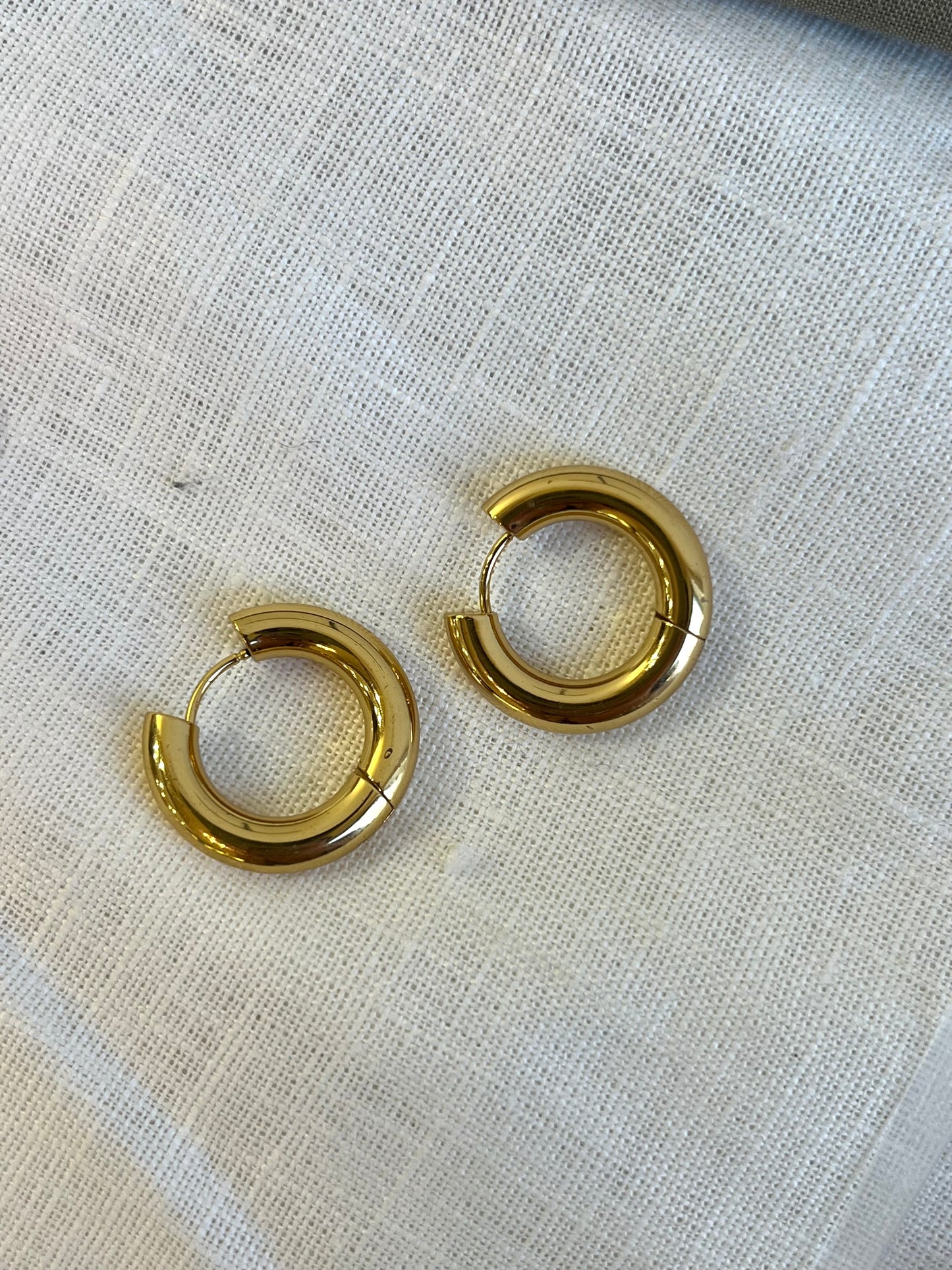 Small chunky hoops