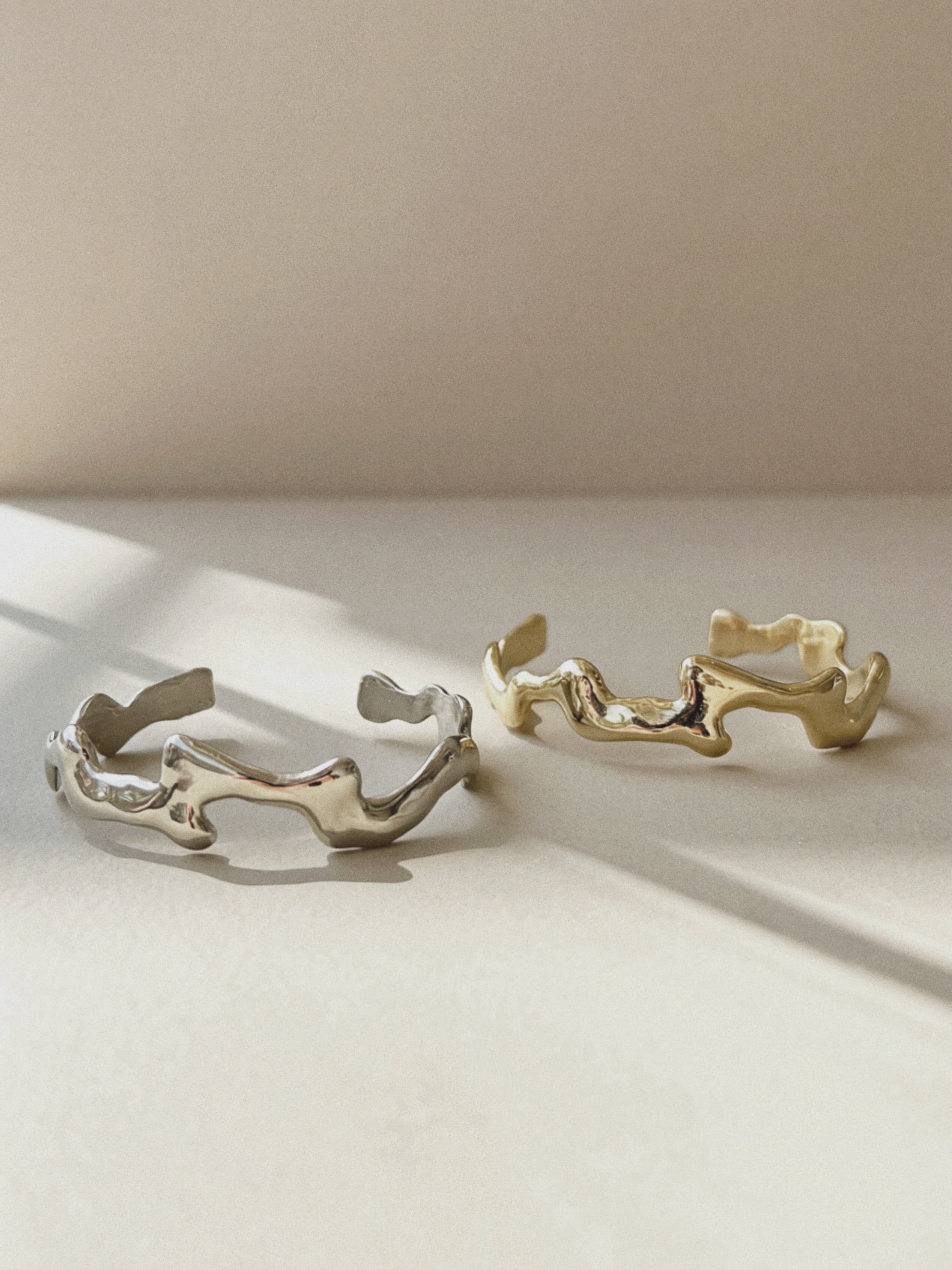 Flow bangle