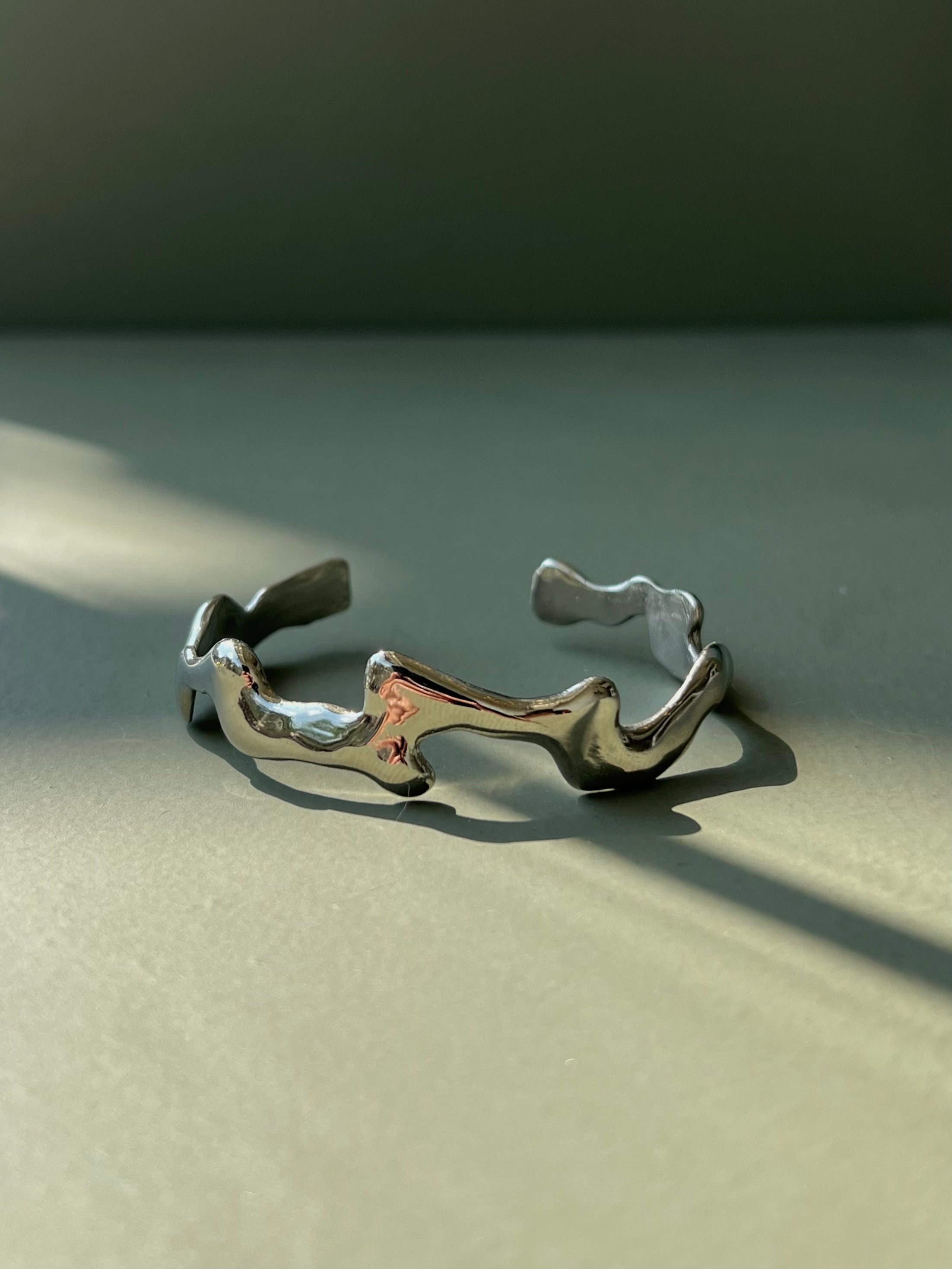 Flow bangle